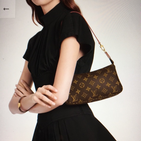 AUTHENTIC 🌸🌸 Pochette Accessory 🌸🌸 with Louis Vuitton Crossbody Strap - Picture 3 of 16